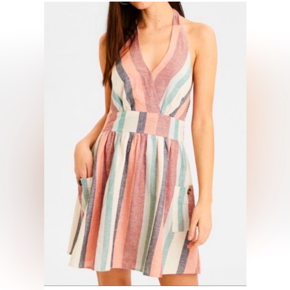 NWT American Eagle XS striped halter w/smocked back and pockets. Cream base